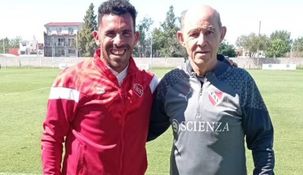 Carlos Tevez y Ricardo Bochini. Carlos Tevez y Ricardo Bochini.