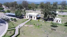 La localidad se encuentra cercana a la capital provincial y destaca por su turismo histórico y gastronómico. La localidad se encuentra cercana a la capital provincial y destaca por su turismo histórico y gastronómico.