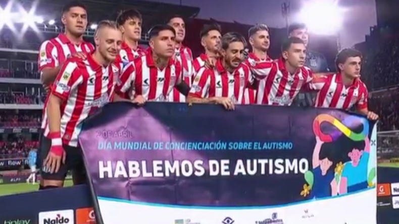 Estudiantes y Belgrano estrenaron la Tarjeta Azul en la Liga Profesional.