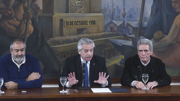 Fernández estuvo acompañado de dos de los tres los triunviros de la CGT, Acuña y Daher.