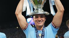 Julián Álvarez con la Orejona. Julián Álvarez con la Orejona.