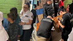 Los menores quedaron a resguardo de un familiar y el hombre, con antecedentes, fue detenido. Los menores quedaron a resguardo de un familiar y el hombre, con antecedentes, fue detenido.