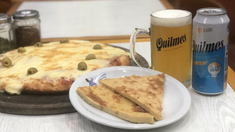 Es de las pizzerías más icónicas y populares de CABA. Conocé esta gran alternativa de la gastronomía porteña. Es de las pizzerías más icónicas y populares de CABA. Conocé esta gran alternativa de la gastronomía porteña.