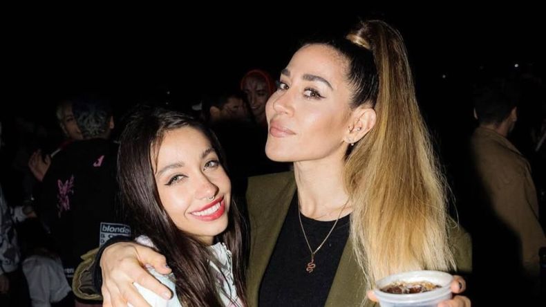 María Becerra se emocionó con la noticia del embarazo de Jimena Barón.
