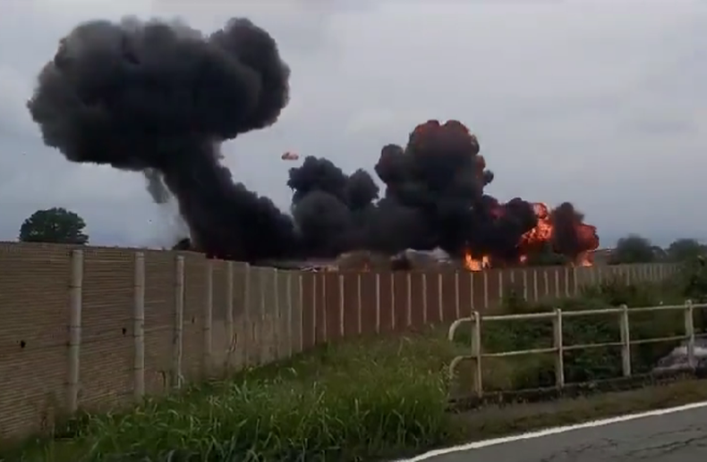 La aeronave de combate MB-339 cayó en medio de una acrobacia de la fuerza aérea italiana.