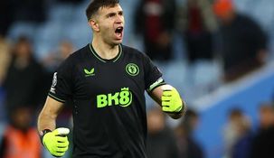El Dibu Martínez y una nueva tapada para evitar el gol en Aston Villa.&nbsp; 