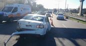 Así quedó el Wolskwagen blanco que fue chocado por una camioneta en plena Panamericana.