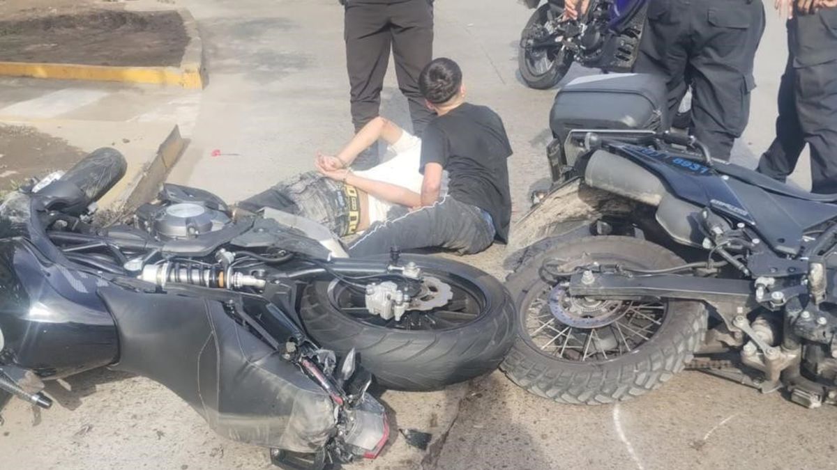 Dos adolescentes robaron una moto en Belgrano y la chocaron en Lomas de Zamora en una persecución policial