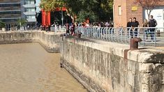 El hombre fue rescatado luego de permanecer 10 en el agua. El hombre fue rescatado luego de permanecer 10 en el agua.