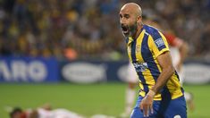 Carlos Quintana, un histórico de Rosario Central, grita con alma y vida su gol. Carlos Quintana, un histórico de Rosario Central, grita con alma y vida su gol.