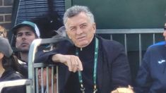 Mauricio Macri disfrutó de un partido de tenis mientras está en duda su presencia en el Pacto de Mayo. Mauricio Macri disfrutó de un partido de tenis mientras está en duda su presencia en el Pacto de Mayo.