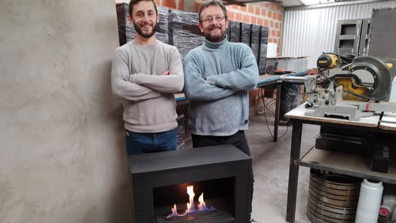 Gabriel y Matías Di Tomaso crearon la estufa nacional y sustentable en el garage de su casa.