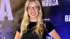 El negro es uno de sus colores favoritos. El negro es uno de sus colores favoritos.