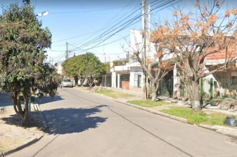 En esta esquina ocurrió el robo que terminó con un motochorro muerto.