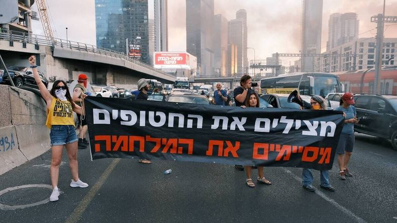 Tel Aviv fue el epicentro de los cortes y movilizaciones.