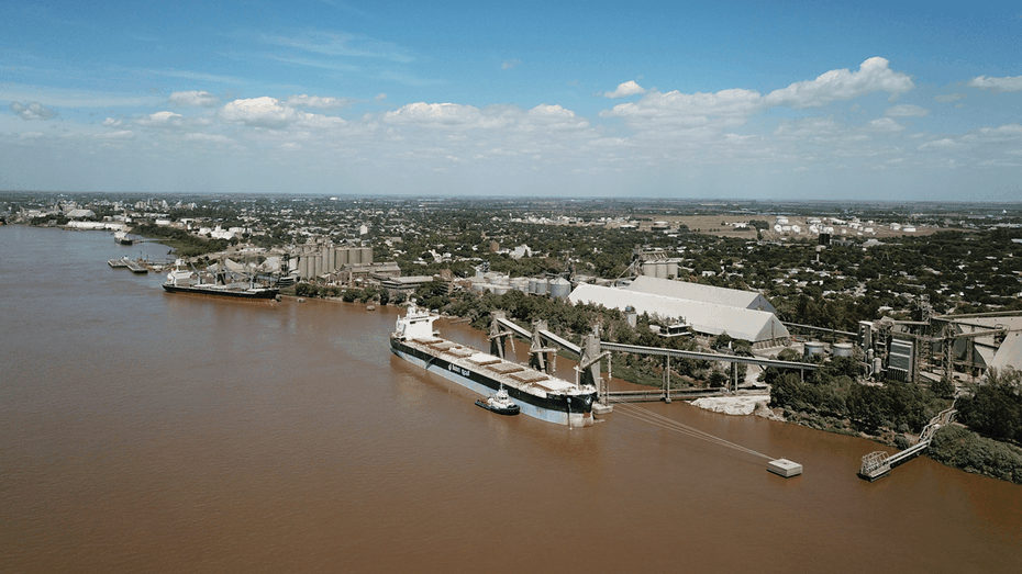 La Hidrovía Paraná-Paraguay es el principal corredor logístico nacional.