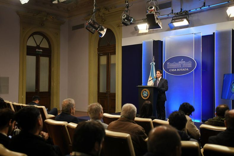 Adrián Ravier en su primera conferencia ante periodistas. 