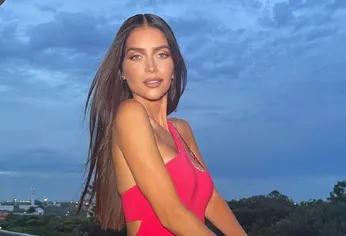 La modelo combinó dos de sus prendas favoritas para una producción de fotos.