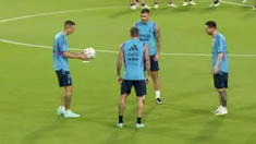 La Selección argentina entrenó por primera vez en Abu Dhabi. La Selección argentina entrenó por primera vez en Abu Dhabi.