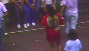 Diego Armando Maradona jugando al fustal en 1991. El dato de color es que el partido duró 5 horas.&nbsp; 