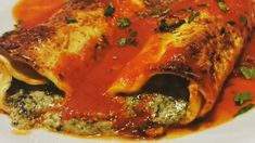 Estos dos bodegones cuentan con platos deliciosos y baratos, que se pueden compartir entre muchas personas. Estos dos bodegones cuentan con platos deliciosos y baratos, que se pueden compartir entre muchas personas.