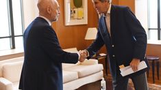 Larreta junto a John Kerry.