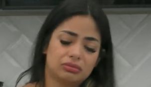Daniela no pudo contener las lágrimas.