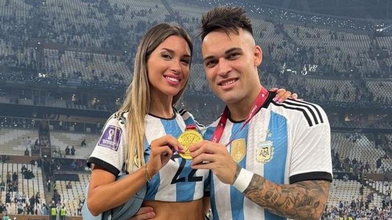Lautaro Martínez y Agus Gandolfo festejaron Navidad bajo el agua.