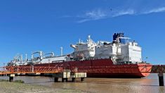 Se abonó el primer buque de energía importada del año. Se abonó el primer buque de energía importada del año.