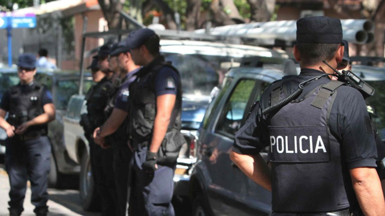 Encontraron el cuerpo quemado de una mujer en un descampado en Mendoza.