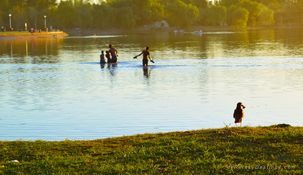 En la laguna de Navarro hay complejos para hospedarse y pasar todo el día en familia.&nbsp;