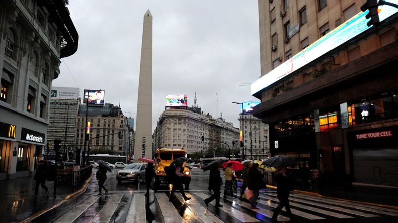 No obstante, para otros, los días lluviosos se convierten en una oportunidad para disfrutar de un ambiente más introspectivo, relajado o incluso productivo dentro del hogar.  