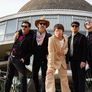 La banda de rock respaldó al músico denunciado por abuso sexual.
