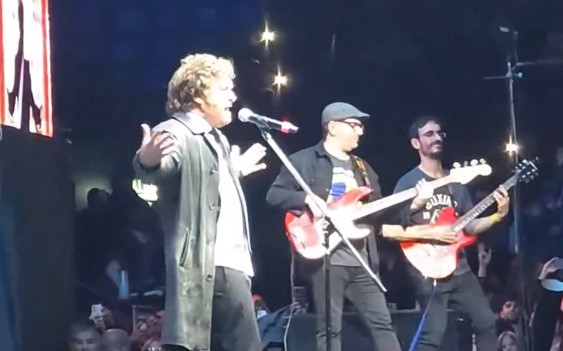 El Presidente cant&oacute; Panic Show en el Luna Park.