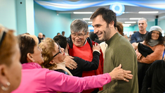Torres se reunió con jubilados para anunciar la creación de la Ley Integral de Protección al Adulto Mayor. Torres se reunió con jubilados para anunciar la creación de la Ley Integral de Protección al Adulto Mayor.