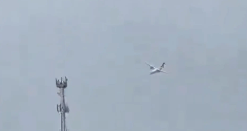 Iban 62 personas en el avión que se estrelló.