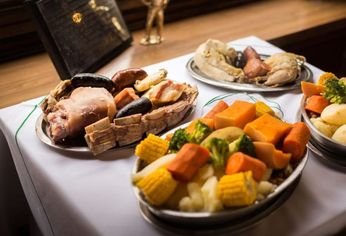 En este ambiente acogedor, se sirven deliciosas milanesas, pastas, y carnes caseras que invitan a disfrutar mientras se comparten charlas y se saborea la comida. &nbsp;