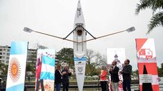 Zamora con los familiares de Patricio Louzao en el homenaje