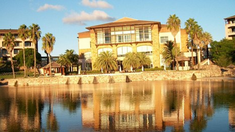 Los Cardales ofrece una experiencia de tranquilidad rural a solo 79 kilómetros de Buenos Aires. Los Cardales ofrece una experiencia de tranquilidad rural a solo 79 kilómetros de Buenos Aires.