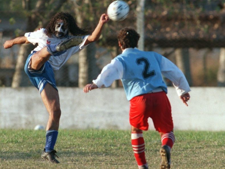 Dubois, con la camiseta de Midland, frente a Yupanqui.