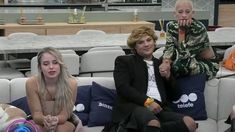 “¡Vamos!¡Afuera, mugrosa! Despídanla a la cocorita”, gritó Juliana Scaglione. “¡Vamos!¡Afuera, mugrosa! Despídanla a la cocorita”, gritó Juliana Scaglione.