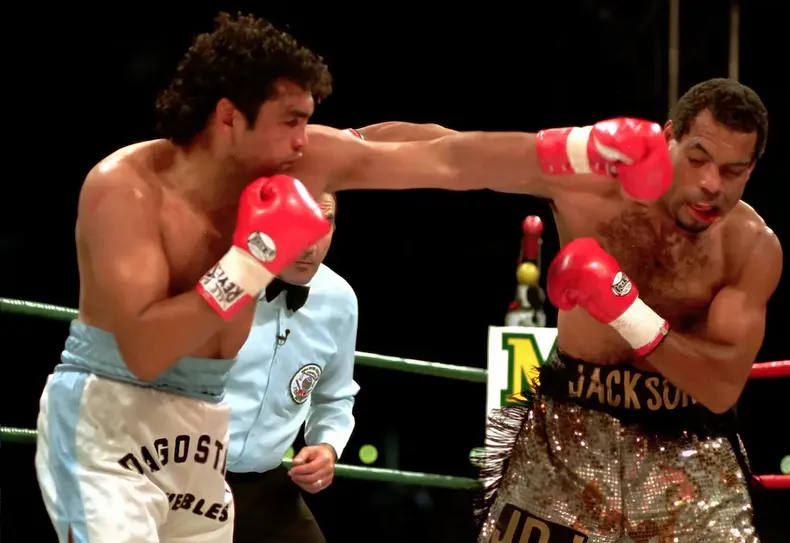  Su legado quedó marcado por una pelea histórica ante John David Jackson en México.