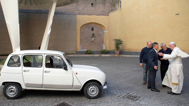 El Renault 4 de 1984 que recibió Francisco de regalo.