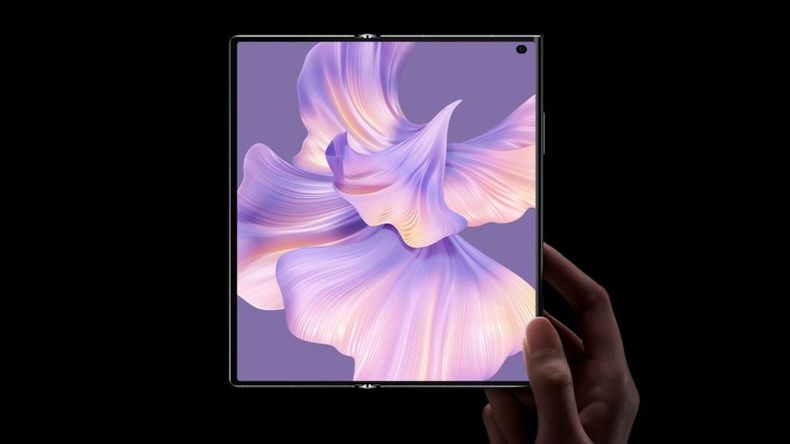 La empresa china está desarrollando un teléfono plegable con un diseño innovador que se compone de tres partes, lo que le confiere una versatilidad sin precedentes. 