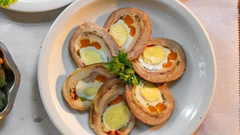 El ambiente acogedor de Mondongo & Coliflor, combinado con su dedicación a la cocina casera, lo convierte en un lugar perfecto para disfrutar de una comida reconfortante  