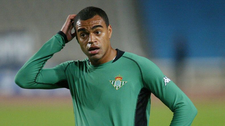 Denilson firmó con Betis por diez temporadas, con un costo total de 30,5 millones de dólares.