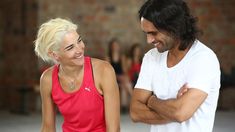 Juana Viale, rubia platinada, vuelve a la tele y ya graba con Gonzalo Heredia Juana Viale, rubia platinada, vuelve a la tele y ya graba con Gonzalo Heredia