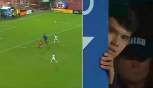 El árbitro frenó el partido y expulsó al chico.