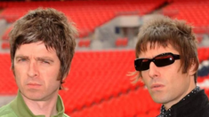 Noel y Liam Gallagher. Noel y Liam Gallagher.