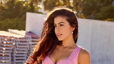 La microbikini rosa de Sara Duque, la profesora de inglés de Julián Álvarez, que es furor en el verano. La microbikini rosa de Sara Duque, la profesora de inglés de Julián Álvarez, que es furor en el verano.